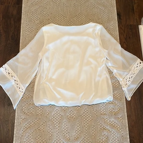Ivory Flowy blouse - Picture 5 of 5
